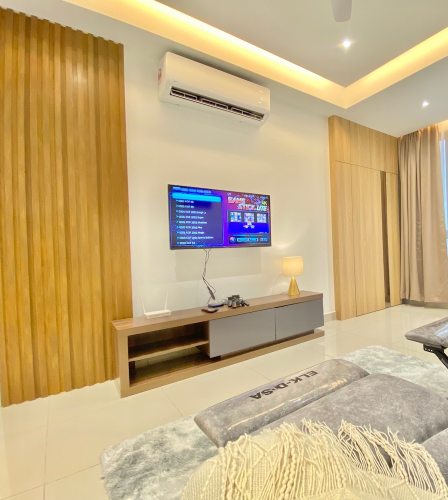 Grand Apartment, 2 Bedrooms, Microwave, City View photo 1