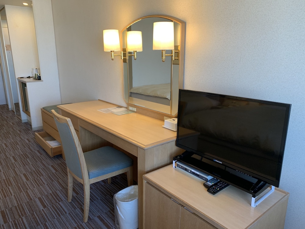 Triple Room, Non Smoking (2 Double Beds + 1 Sofa Bed) - Photo 2