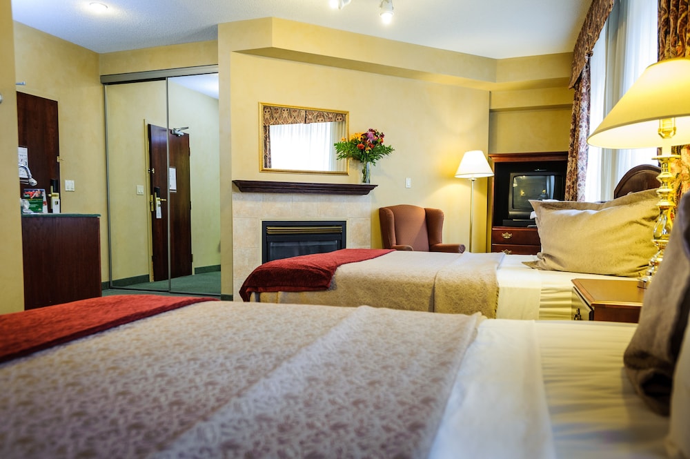 Superior Suite, 2 Queen Beds - Photo 2