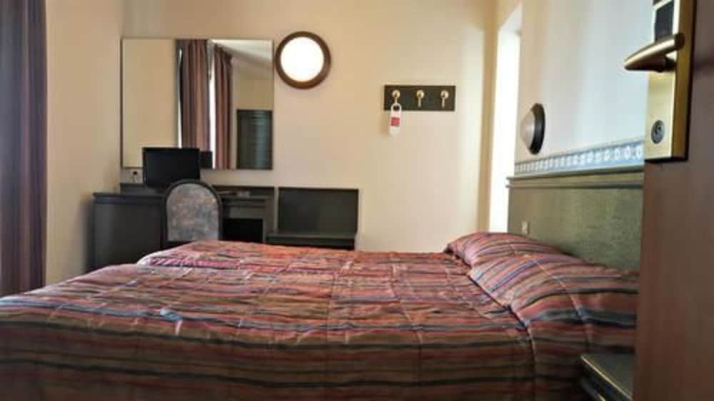 Standard Double or Twin Room (2 pax) - Photo 6
