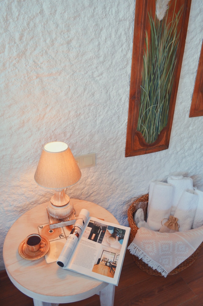Deluxe Room - Photo 15