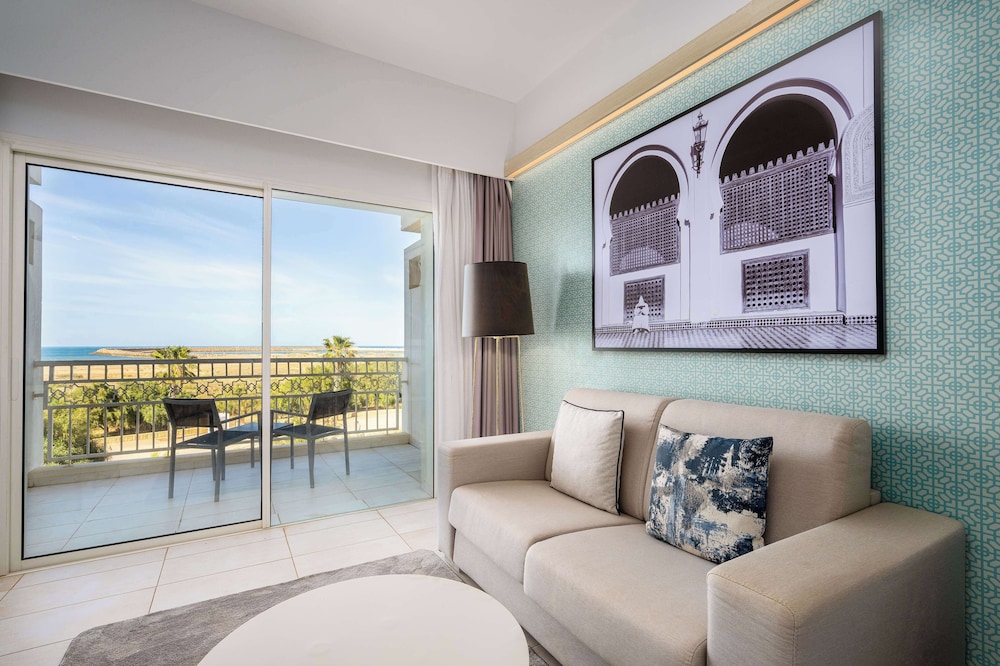 Executive Room (Lateral Sea View)