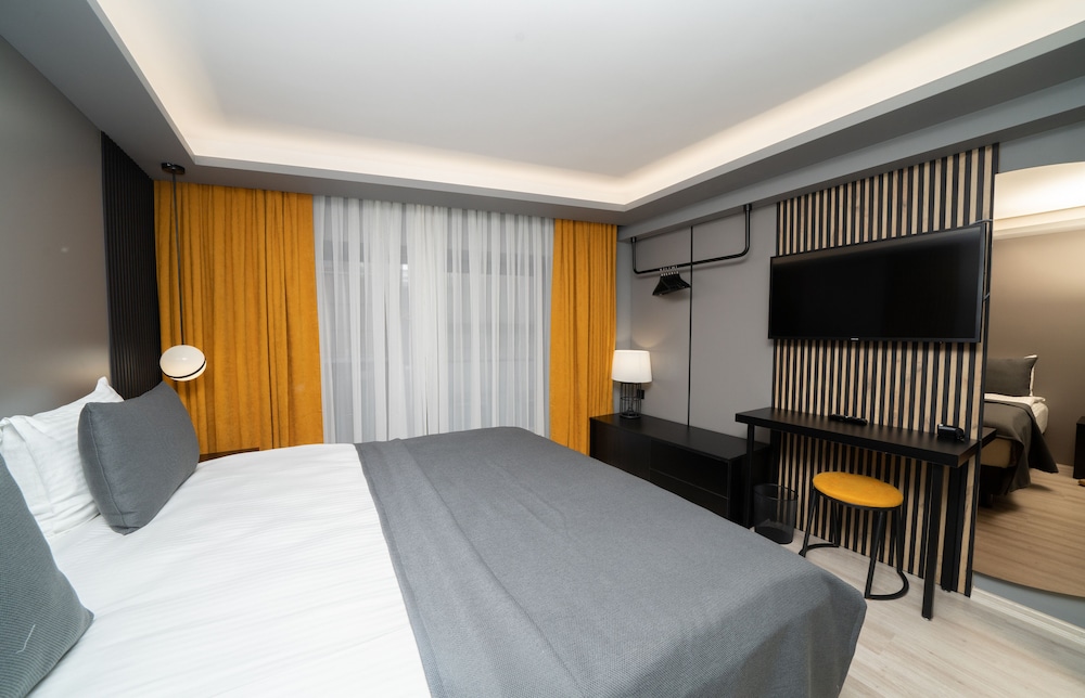 Standard Room, 1 Queen Bed photo 3