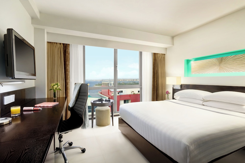 Deluxe Room, 1 King Bed - Photo 11