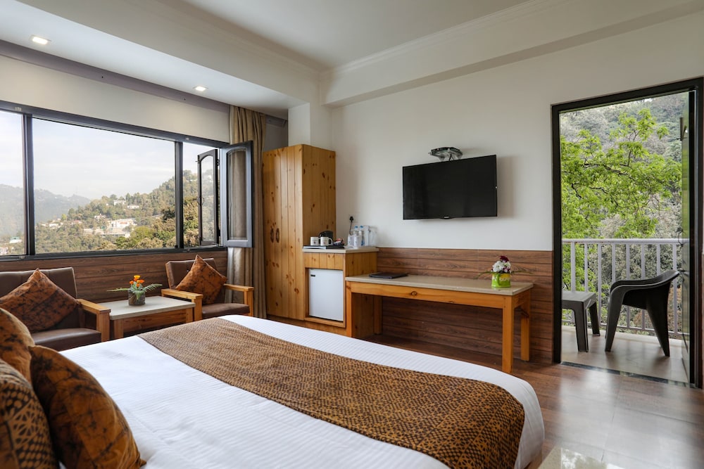 Deluxe Mountain View with Balcony
