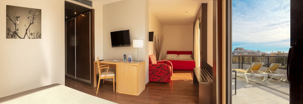 Junior Suite, Balcony (4 Adultos) Junior Suite, Balcony (4 Adultos)