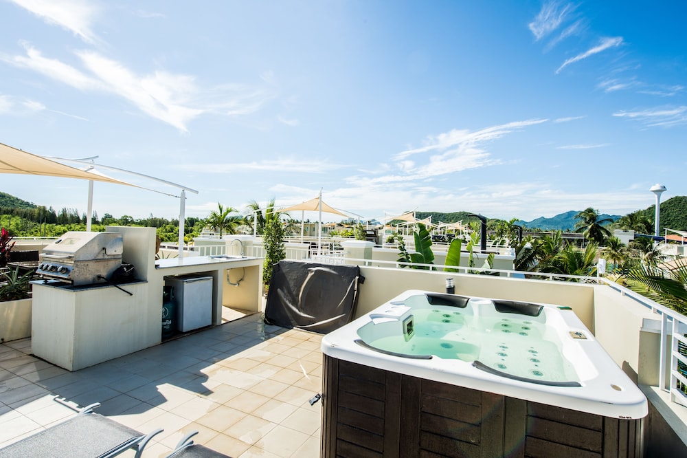 Deluxe Poolside Villa 2 Bedrooms photo 2
