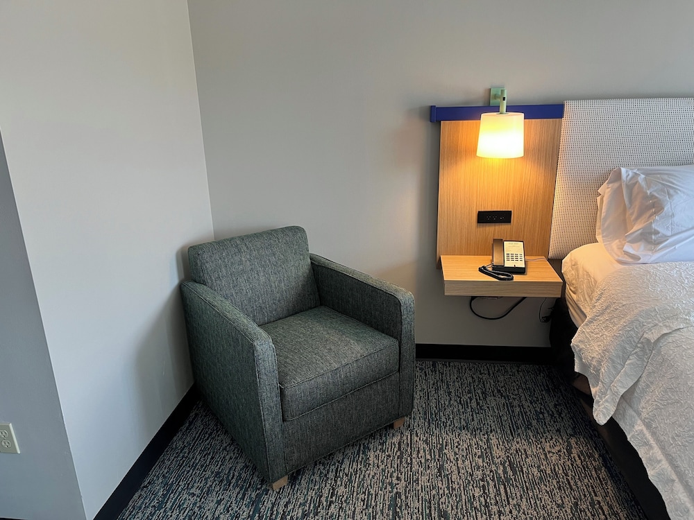 Suite, 1 King Bed - Photo 2