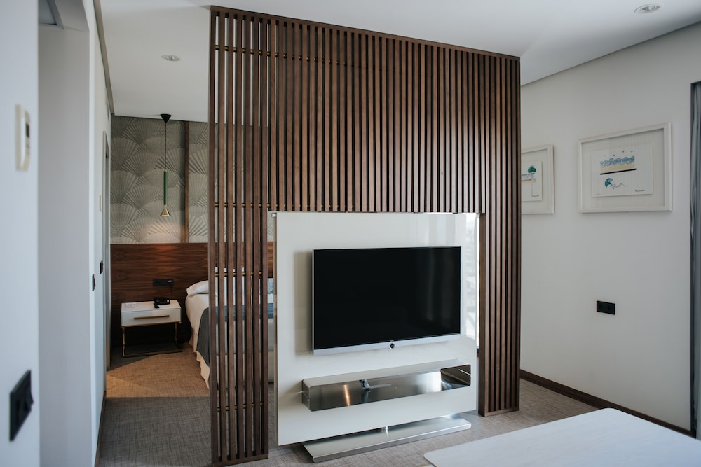 Junior Suite, 1 Queen Bed with Sofa bed, Sea View - Photo 14