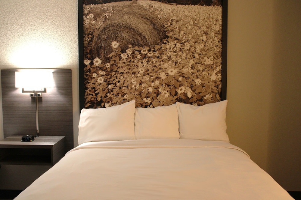 Room, 2 Queen Beds, Non Smoking (Guestroom) - Photo 6