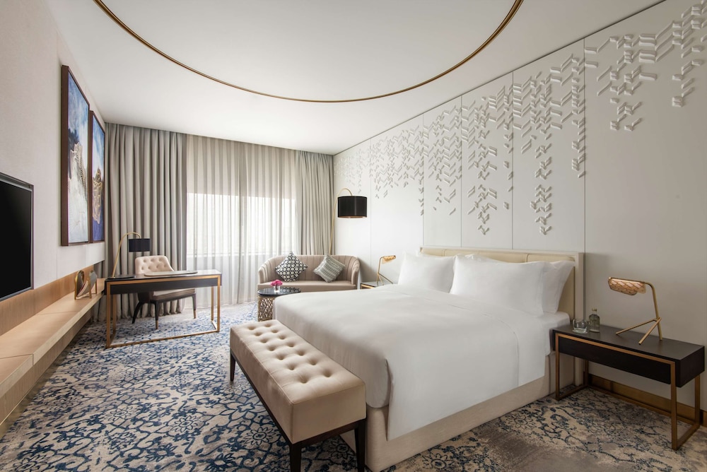 Premium Room, 1 King Bed - Photo 2