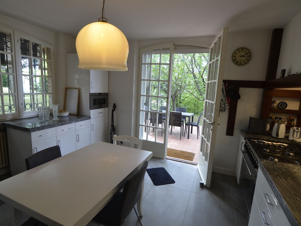 Villa photo 2