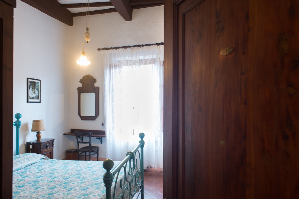 Double Room Single Use, Shared Bathroom, City View photo 3