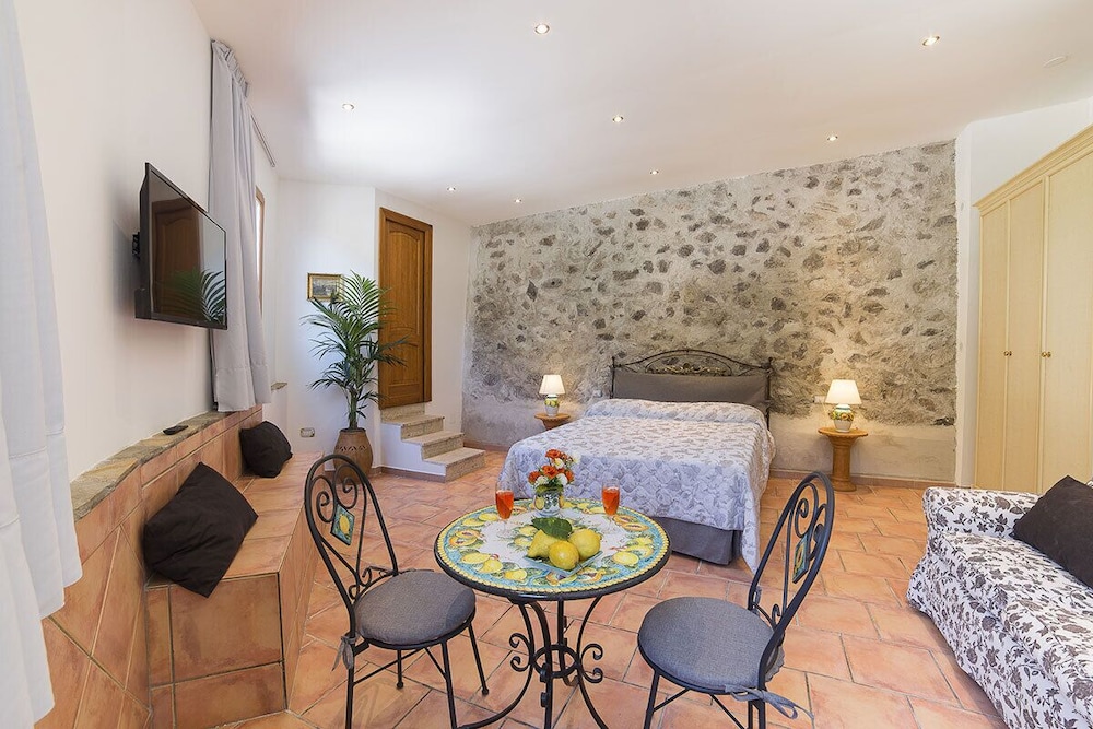 Deluxe Studio Suite, Terrace