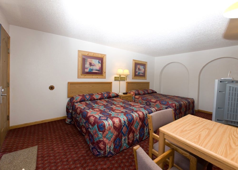 Two queen bed non smoking photo 2