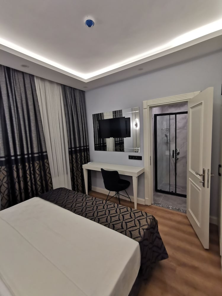 Standard Double or Twin Room photo 3