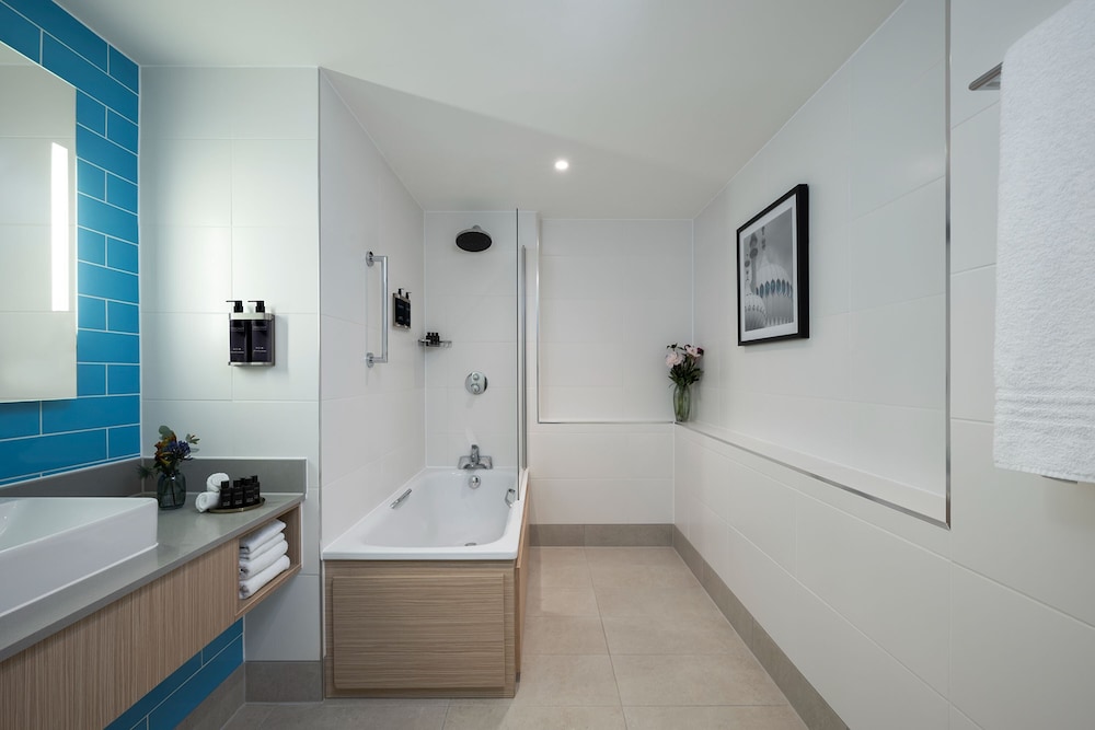 Junior Studio Suite, Sea View thumbnail 5