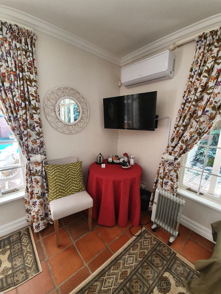 Livingstone Room photo 2