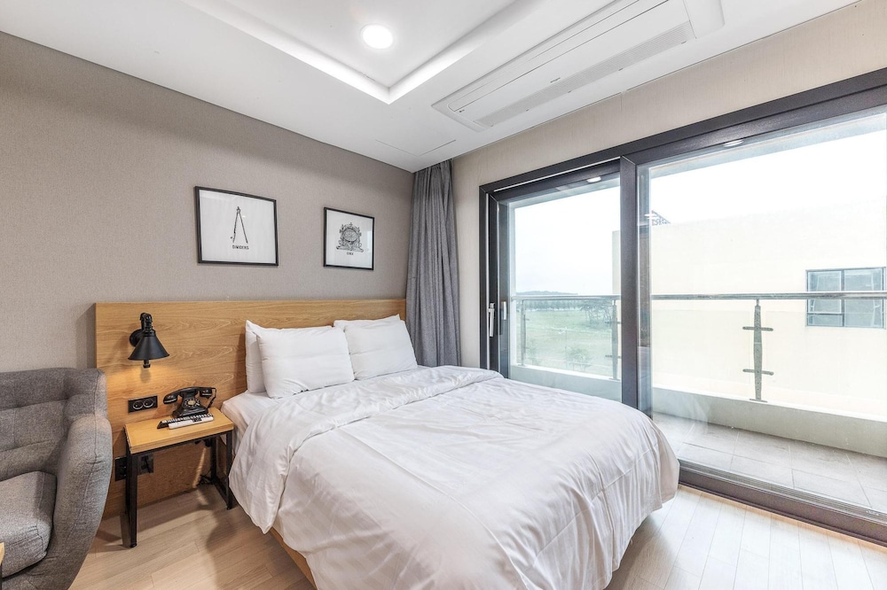 Basic Room, 1 Bedroom (408 (Ocean side view))