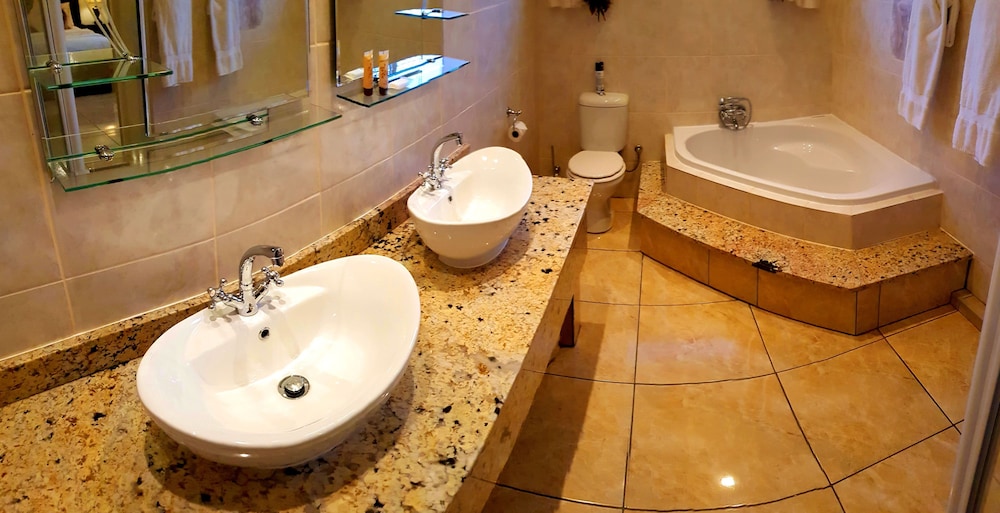 Luxury Room (His and Hers) photo 3