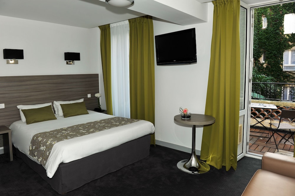 Superior Quadruple Room photo 3
