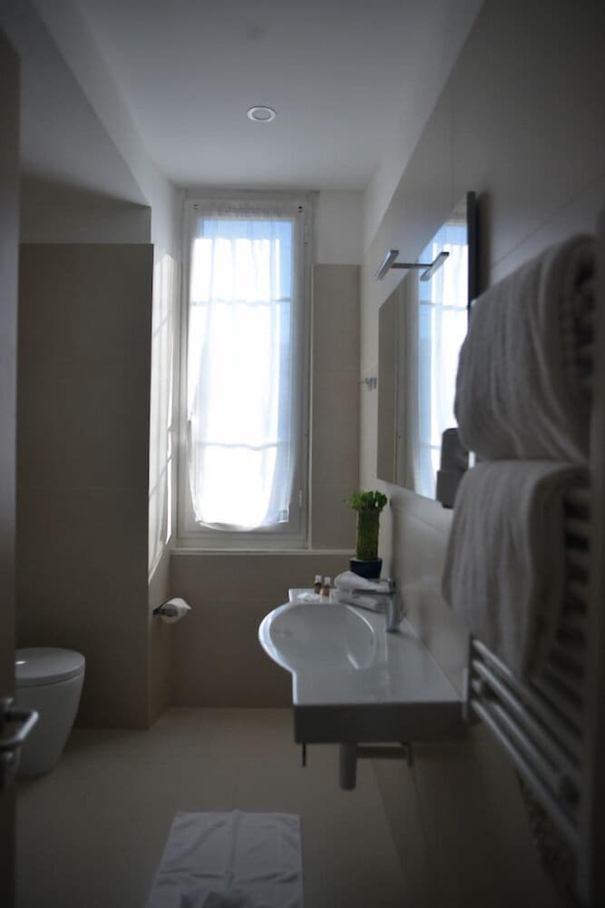Double or Twin Room, Sea View - Photo 5