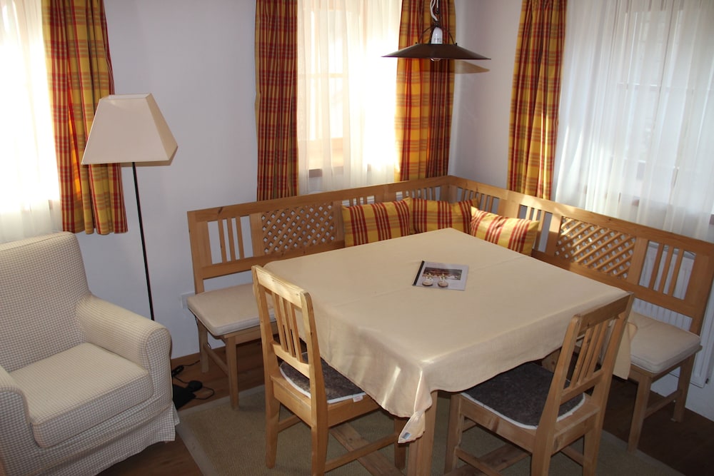 Classic Apartment, 1 Queen Bed with Sofa bed, Non Smoking photo 1