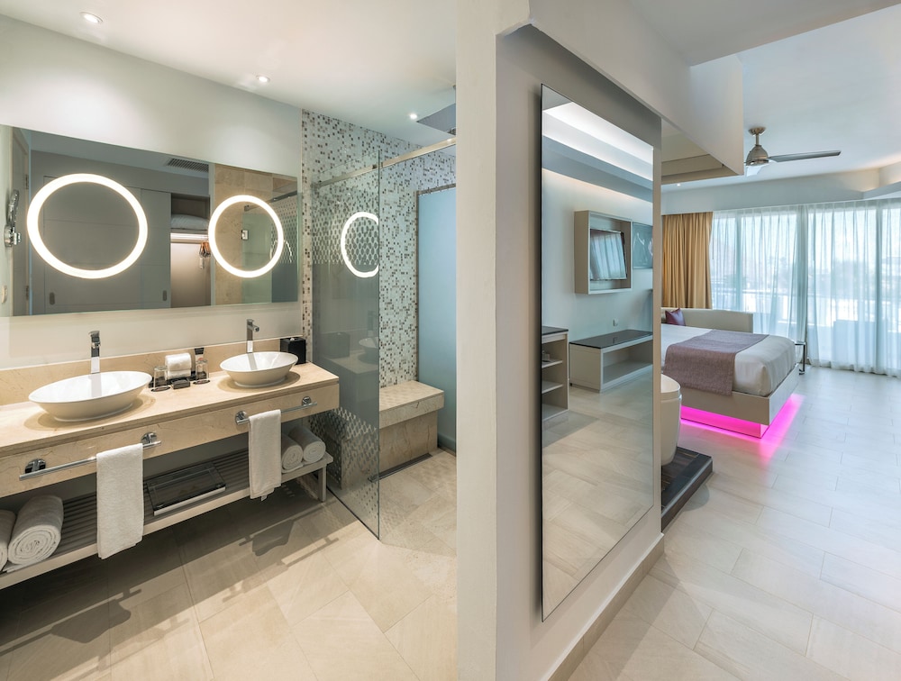 Luxury Junior Suite Bay View Diamond Club, photo 6