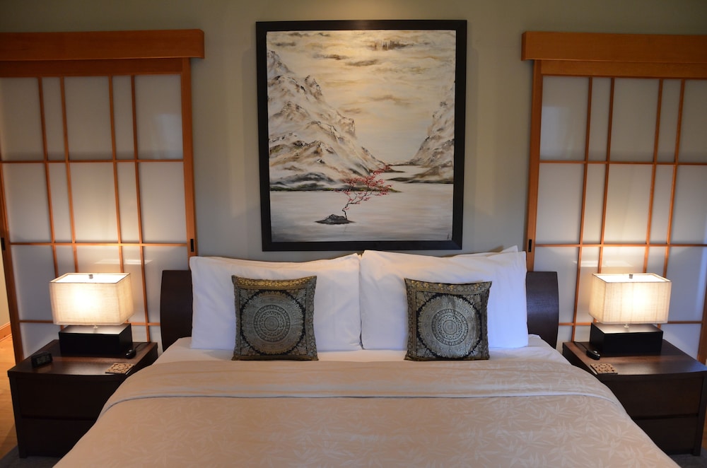 Suite, 1 King Bed (Tall Cedars)