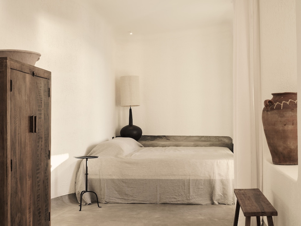 Grand Bohemian Sunset & Sea View Suite with Heated Plunge Pool