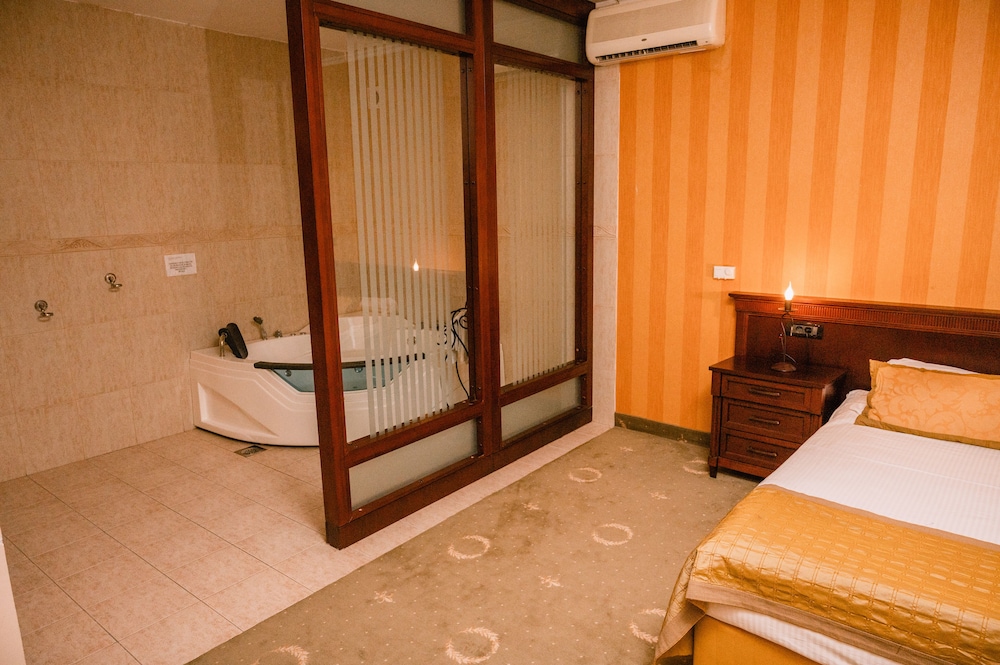 Luxury Suite, 1 King Bed photo 2
