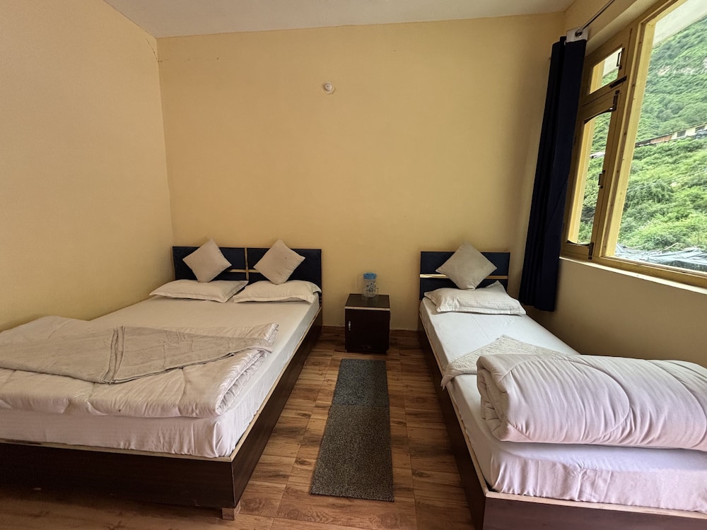 Deluxe Quadruple Room, Hill View photo 2