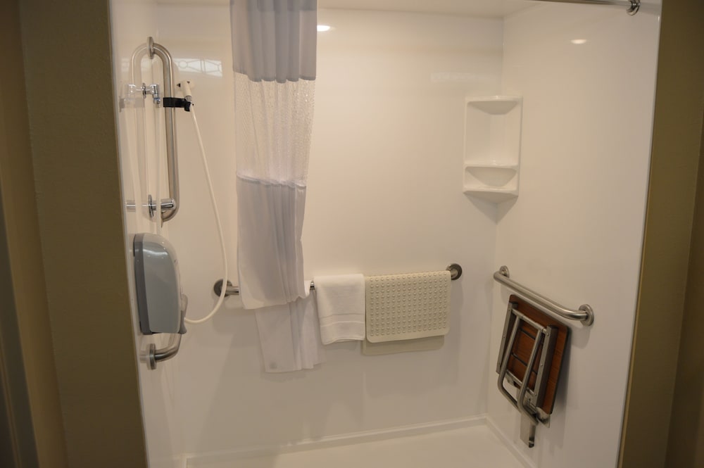 Double Room, 2 Queen Beds, Accessible - Photo 10