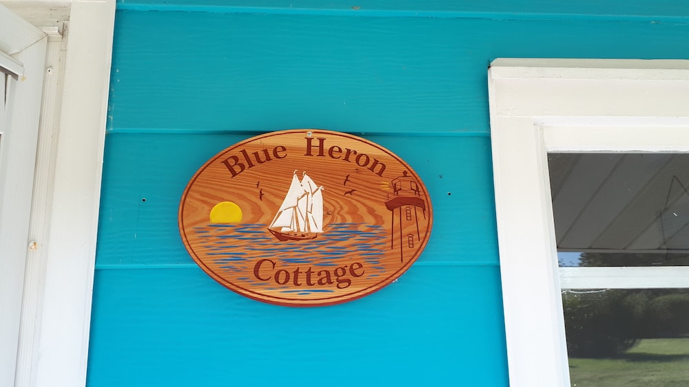 Comfort Cabin, 1 Queen Bed, Kitchenette, Ocean View photo 3