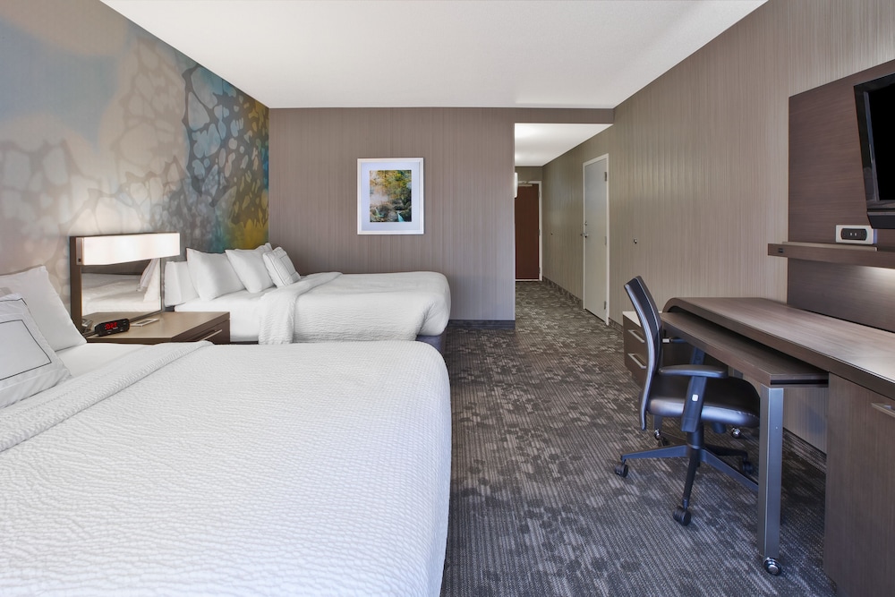 Room, 2 Queen Beds (Hearing Accessible) - Photo 2