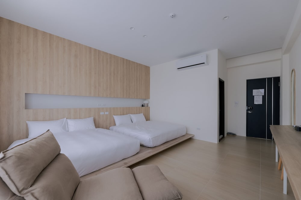 Basic Quadruple Room photo 2