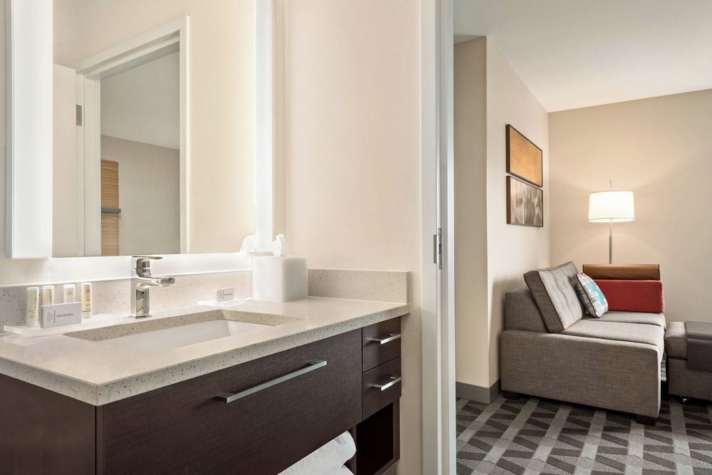 Suite, 1 Bedroom (Mobility/Hearing Accessible, Tub) photo 3