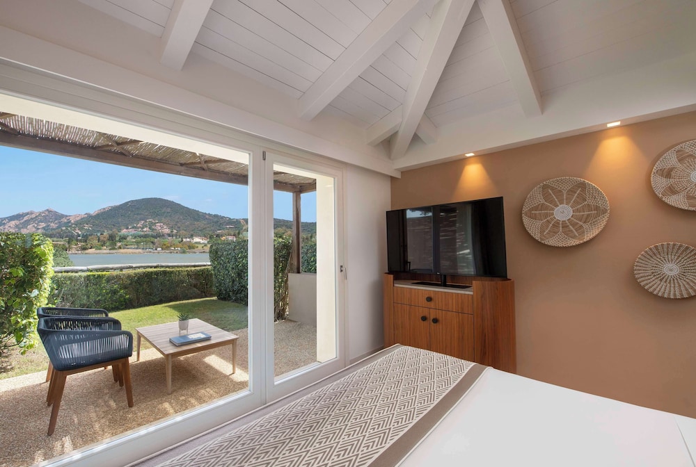 Deluxe Room, 1 King Bed, Bay View - Photo 7