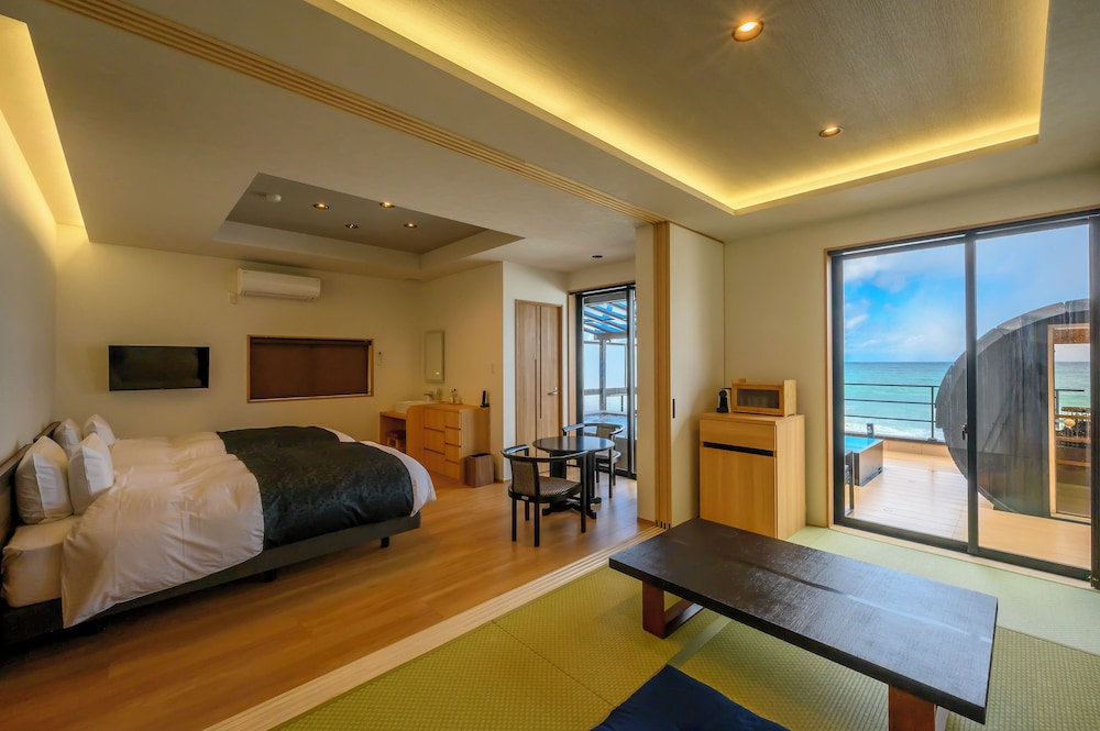 Royal Room, Non Smoking, Ocean View photo 2