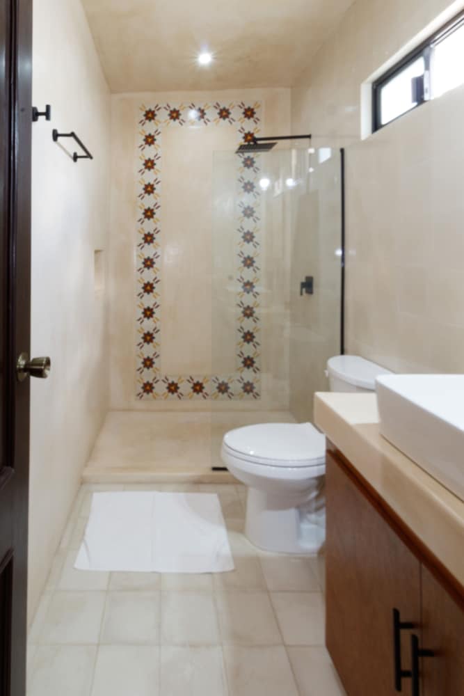 Deluxe Room, 1 King Bed, Non Smoking, Pool View photo 3