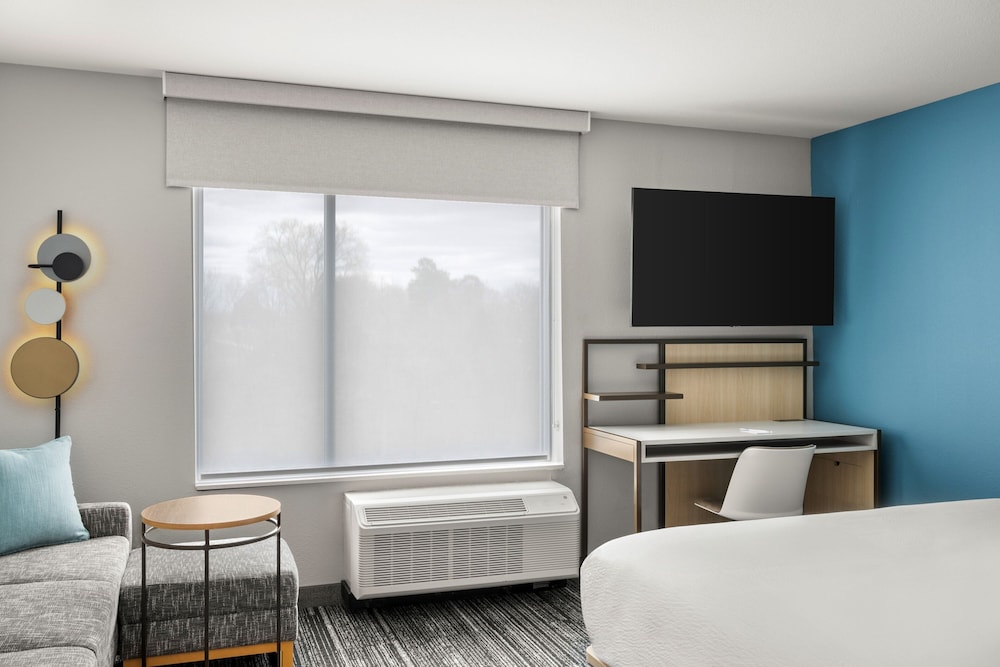 Studio, 1 King Bed with Sofa bed (Mobility/Hearing Accessible, Tub) photo 1