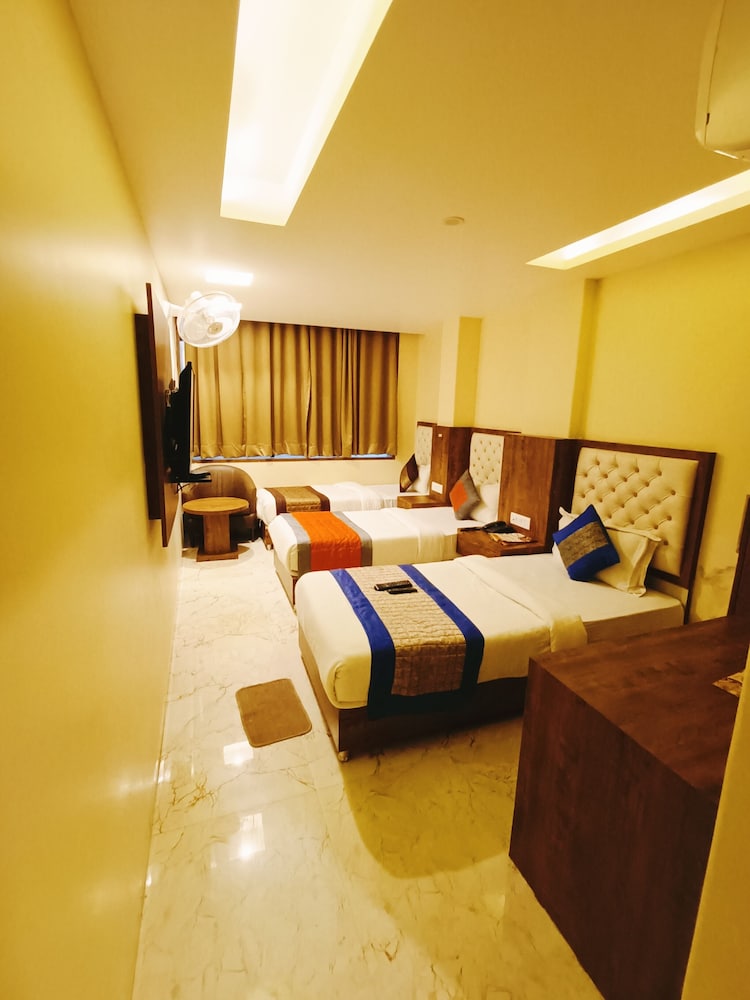 Classic Triple Room, City View - Photo 7