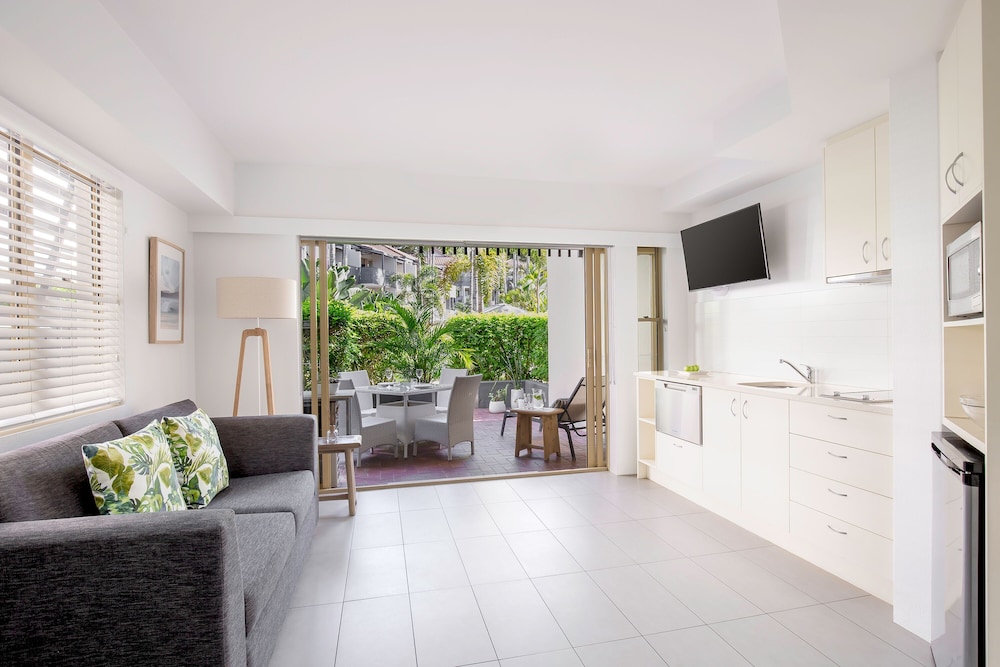 One Bedroom Poolside Apartment - Photo 1