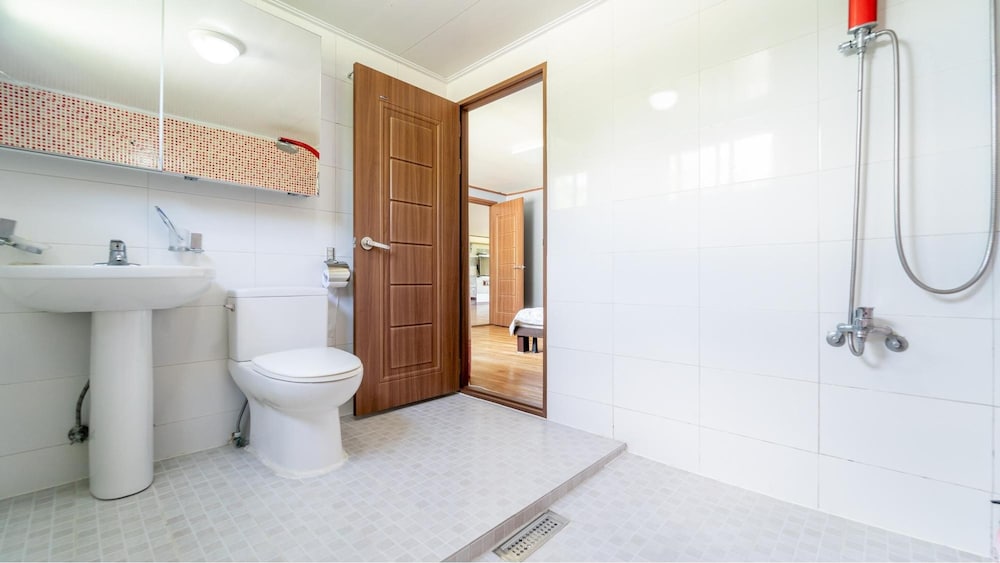 Basic Room, 3 Bedrooms (Maldives(Oceanview,group)) - Photo 4