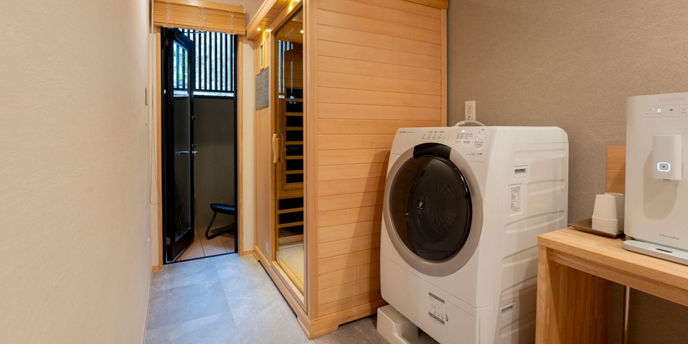 [104] 2 queen size beds +Japanese style room/with sauna (6 people capacity) - Photo 35