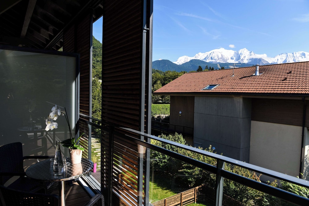 Deluxe Room, Multiple Beds, Non Smoking, Balcony