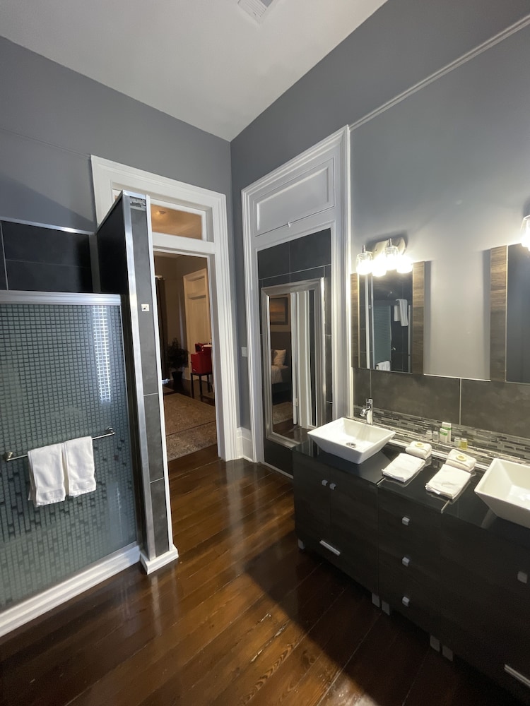 The Grey Suite - Photo 12