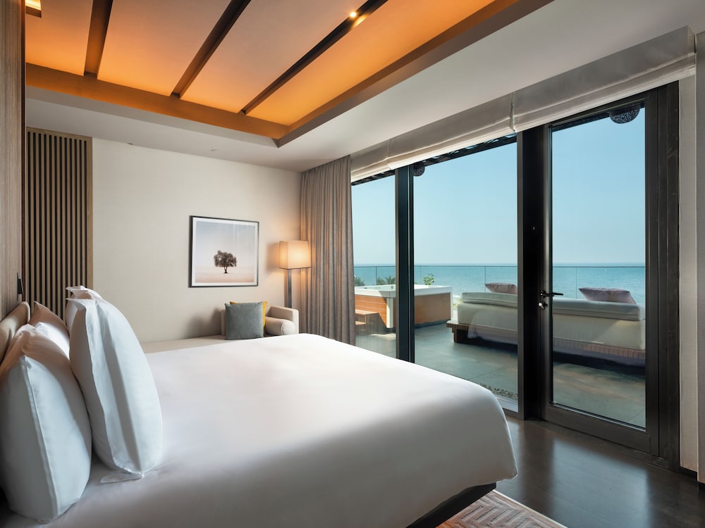 Harmony 3-Bedroom Oceanfront Presidential Suite with Comp Rainforest Experience once per stay