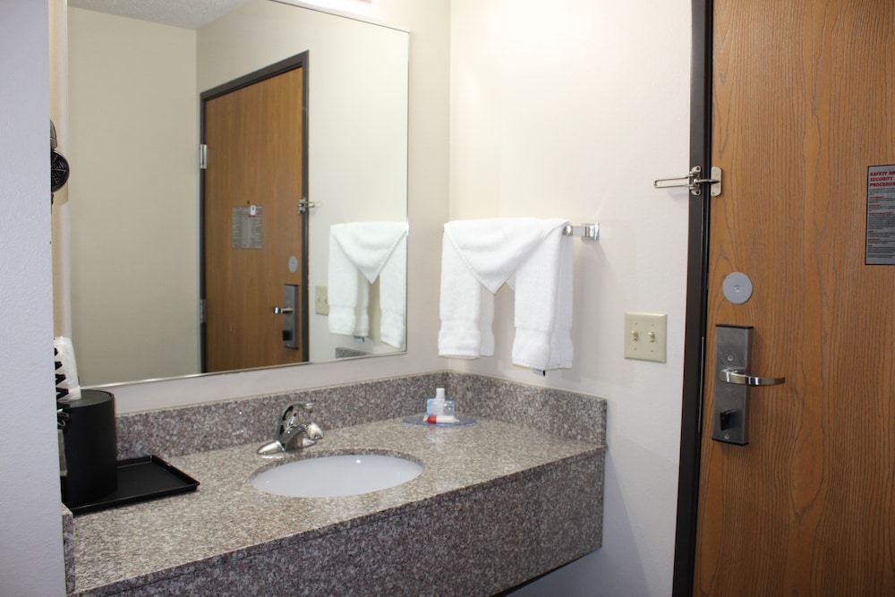 Room,1 King Bed, Accessible, Non Smoking - Photo 12