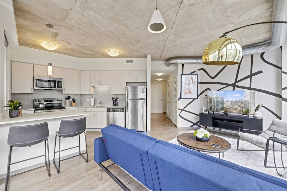 One Bedroom Deluxe Apartment - Photo 2